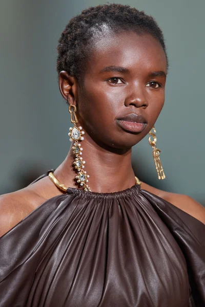 Look 32
